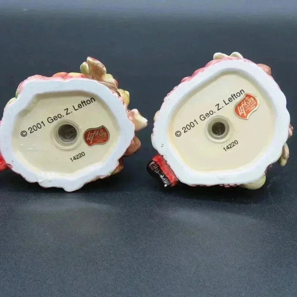 Lefton Cardinal Red Bird Salt & Pepper Shakers Ceramic Acorns Berries 2001 - Picture 7 of 7
